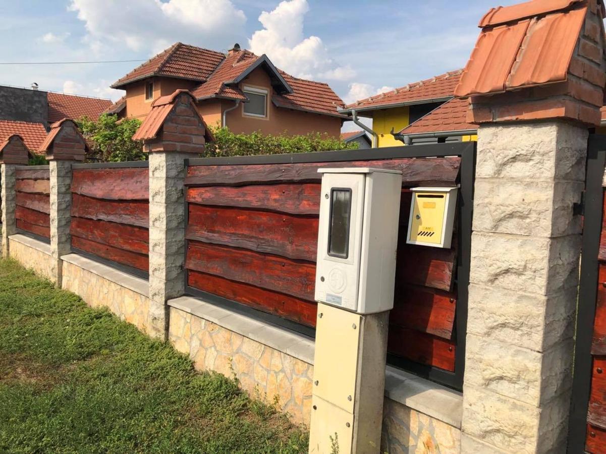 Apartamento Lux Hus Novi Sad Veternik Exterior foto